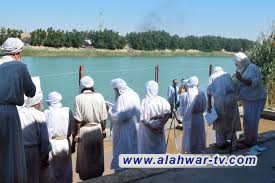 الصابئة المندائيون يحتفلون بـ"عيد الخليقة" عند "دجلة بغداد"